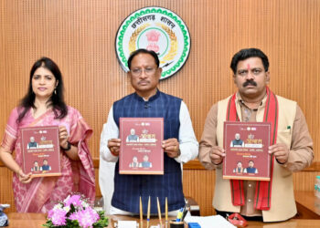 प्रधानमंत्री आवास योजना (ग्रामीण) में ऐतिहासिक उपलब्धि : मुख्यमंत्री श्री विष्णु देव साय ने कॉफी टेबल बुक का किया अनावरण