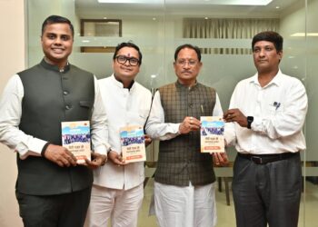 विधानसभा परिसर में यात्रा वृत्तान्त “मेरी नज़र से अरुणाचल प्रदेश” का विमोचन