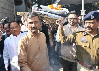 ज्ञानपीठ सम्मानित साहित्यकार विनोद कुमार शुक्ल को मुख्यमंत्री श्री विष्णु देव साय ने दी भावभीनी अंतिम श्रद्धांजलि