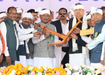 जनजातीय गौरव की स्वर्णिम विरासत: मुख्यमंत्री साय ने किया गैंदसिंह नायक की प्रतिमा का अनावरण