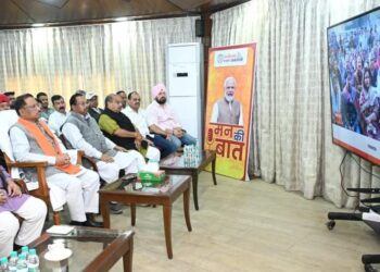 मुख्यमंत्री श्री विष्णु देव साय ने जनप्रतिनिधियों संग ‘मन की बात’ कार्यक्रम की 129वीं कड़ी का श्रवण