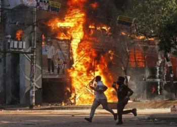 Attacks on Hindus in Bangladesh: बांग्लादेश में हिंदुओं पर जुल्म जारी, इस्लामी कट्टरपंथियों ने फिर हिंदू के घर में लगाई आग