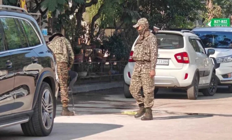 Chhattisgarh Samachar: छत्तीसगढ़ में आयकर विभाग की ताबड़तोड़ कार्रवाई, लोहा कारोबारियों के 40 ठिकानों पर एक साथ छापा.. 100 से ज्यादा CRPF जवान शामिल