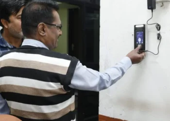 Raigarh News: जिला कलेक्टोरेट में बायोमेट्रिक अटेंडेंस व्यवस्था लागू