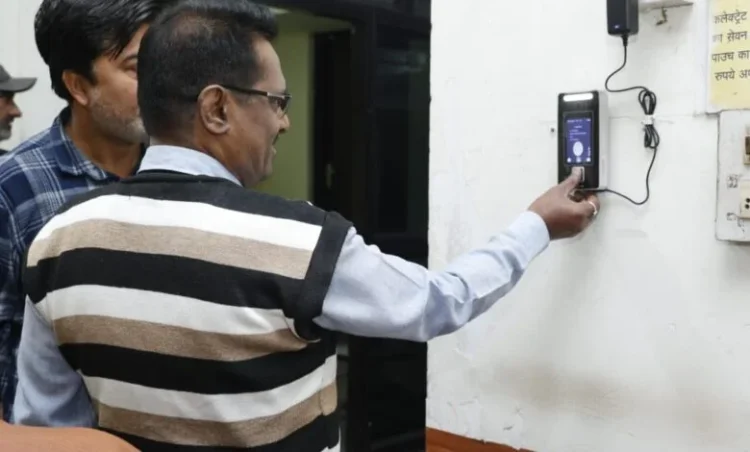 Raigarh News: जिला कलेक्टोरेट में बायोमेट्रिक अटेंडेंस व्यवस्था लागू