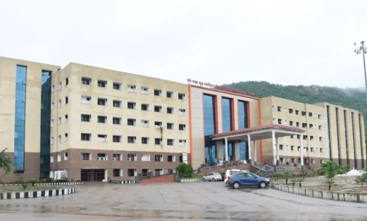 Raigarh News: रायगढ़ मेडिकल कॉलेज में मरीजों के लिए न्यूरोसर्जन, यूरो सर्जन एवं नेफ्रोलॉजी डॉक्टर की सुविधा