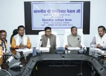 Raigarh News: रायगढ़ में विकास योजनाओं की मैराथन समीक्षाः प्रभारी मंत्री रामविचार नेताम ने 13 विभागों को दिए सख्त निर्देश