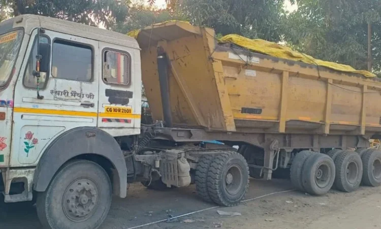 Raigarh News: घरघोड़ा पुलिस ने फर्जी नंबर प्लेट लगाकर कोयला तस्करी का किया भंडाफोड़, दो आरोपी गिरफ्तार