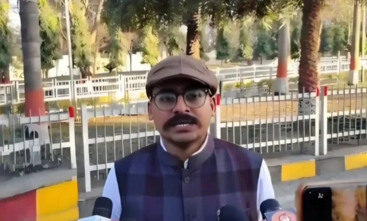 Raigarh News: जिंदल की विवादित जनसुनवाई निरस्त होने के संकेत, प्रशासन ने बढ़ाए कदम घरघोड़ा SDM बोले— ग्रामीण प्रतिनिधिमंडल से हुई पहली दौर की बातचीत, आंदोलन को मिली बड़ी सकारात्मक बढ़त