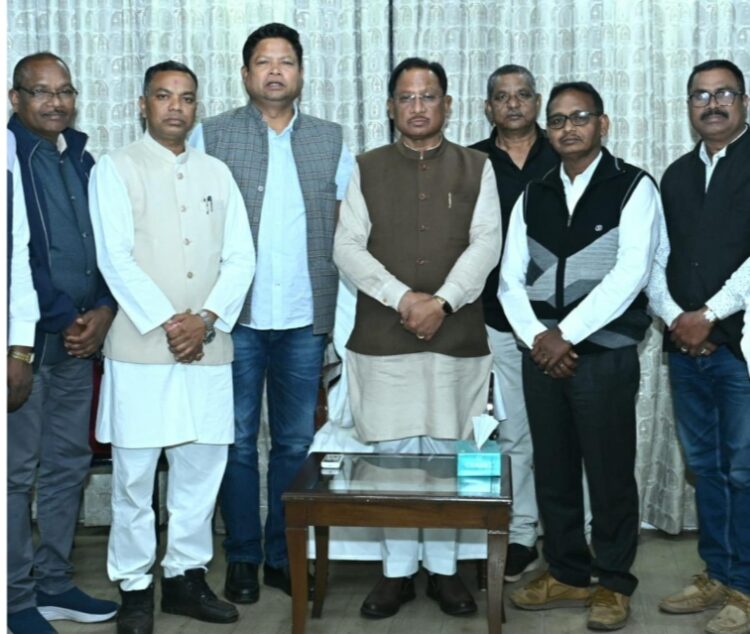 मुख्यमंत्री श्री विष्णुदेव साय से हल्बा-हल्बी समाज के प्रतिनिधिमण्डल ने की सौजन्य मुलाकात