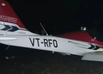 MP के सिवनी में ट्रेनी विमान क्रैश, हाईवोल्टेज तार से टकराने के बाद हादसा; पायलट जख्मी