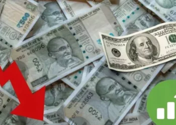 Rupee all-Time low: डॉलर के मुकाबले रिकॉर्ड निचले स्तरों पर रुपया, पहली बार एक डॉलर का भाव इतने रुपए पर आया
