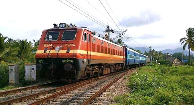 Vaishali Express Fare: रेलवे ने यात्रियों को दी बड़ी राहत, सस्ता हुआ इस ट्रेन का टिकट; 75 रुपये तक घटे दाम