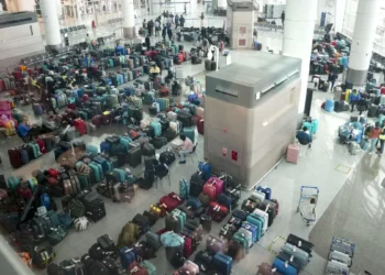 IndiGo ने यात्रियों को लौटाए ₹827 करोड़ रुपये और 4500 बैग, आज भी 500 फ्लाइट्स कैंसिल