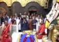 शिरडी: साईं बाबा के चरणों में उद्योगपति अनंत अंबानी ने 5 करोड़ रुपए का चेक चढ़ाया, टेका माथा