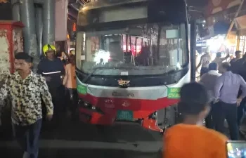 Mumbai Bus accident: बड़ा हादसा; रिवर्स लेते वक्त बस ने 13 लोगों को कुचला, 4 की मौके पर ही मौत