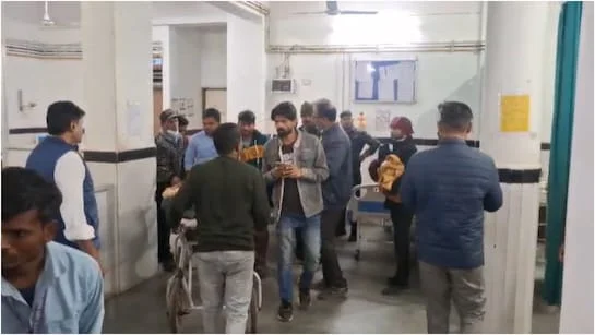 MP News: फूड पॉइजनिंग से तीन कर्मचारियों की दर्दनाक मौत, कुछ की हालत बेहद गंभीर..पढ़े पूरी घटना