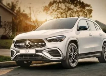 Mercedes-Benz India: 1 जनवरी से महंगी होने जा रही हैं ये गाड़ियां, जानें कंपनी क्यों बढ़ा रही है कीमत और कितने बढ़ेंगे दाम
