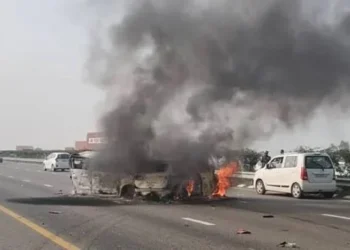 Barabanki News: दर्दनाक सड़क हादसा: दो कारों की टक्कर के बाद लगी आग, पांच लोगों की मौत