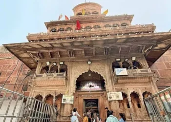 Banke Bihari Temple: नए साल पर बांके बिहारी मंदिर जाने से पहले जरूर पढ़ लें ये एडवाइजरी, नहीं तो हो जाएंगे परेशान