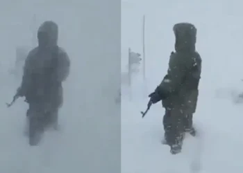 घुटनों तक बर्फ, भयंकर ठंडी हवा और माइनस में तापमान; पूर्व आर्मी अफसर ने शेयर किया सेना के शौर्य का अद्भुत वीडियो