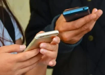 मोबाइल यूजर्स के लिए बुरी खबर! दिसंबर में टेलीकॉम कंपनियों की टैरिफ बढ़ाने की तैयारी…फिर महंगे होंगे रिचार्ज प्लान