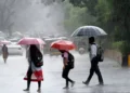Heavy rain alert: मौसम ने फिर ली करवट; कड़ाके की ठंड के बीच अगले 3 दिनों तक इन राज्यों में जोरदार बारिश का अलर्ट..
