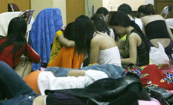 Sex Racket news: स्पा सेंटर पर मिलीं थाईलैंड और नेपाल की लड़कियां, मसाज की आड़ में चल रहा था जिस्मफरोशी का धंधा… 10 युवतियां गिरफ्तार