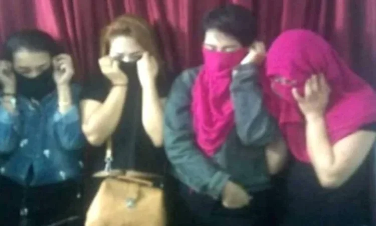 Jammu News: स्पा सेंटर पर पुलिस ने मारा छापा, थाईलैंड की महिला कर्मचारी गिरफ्तार..