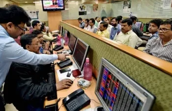 Share Market Today: शेयर बाजार में गिरावट; सेंसेक्स 300 अंक फिसला, निफ्टी 26,050 के करीब, IndiGo का शेयर 7% टूटा…