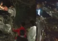 Solapur Road accident : कार और ट्रक की जबरदस्त भिड़ंत से 5 लोगों की दर्दनाक मौत.. नवविवाहित जोड़ा की हालत गंभीर