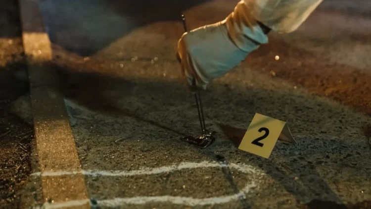 गोद में बच्चा लेकर महिला 14वीं मंजिल पर चढ़ी और लगा दी छलांग, यहां इलाके में फैली दहशत!