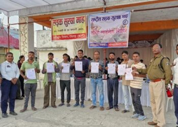 Raigarh news: यातायात नियमों के प्रति जागरूकता बढ़ाने के उद्देश्य से रायगढ़ में लगा लर्निंग लाइसेंस शिविर।