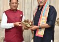 केंद्रीय पर्यटन एवं संस्कृति मंत्री श्री गजेन्द्र सिंह शेखावत ने मुख्यमंत्री श्री विष्णुदेव साय से की सौजन्य भेंट