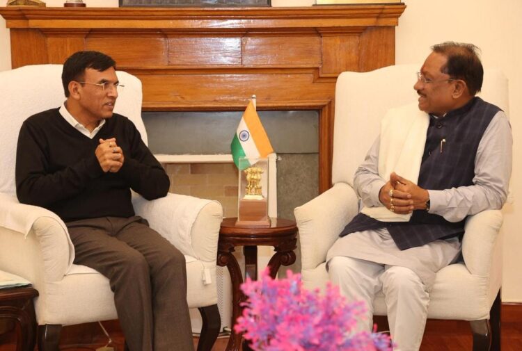 मुख्यमंत्री श्री विष्णु देव साय ने केंद्रीय मंत्री श्री मनसुख मांडविया से की भेंट