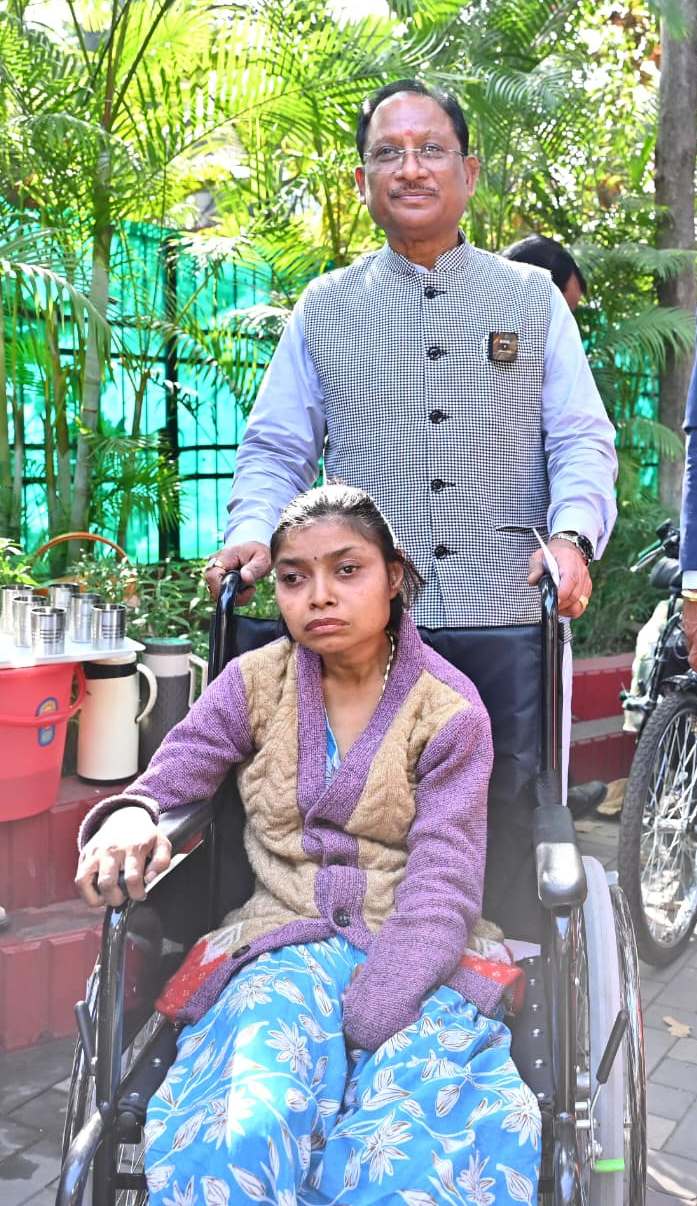 मुख्यमंत्री जनदर्शन में दिव्यांगजनों को मिली राहत