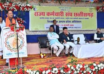 कर्मचारियों की मेहनत, निष्ठा और अनुशासन से ही धरातल पर साकार होती हैं शासन की नीतियां : मुख्यमंत्री श्री साय