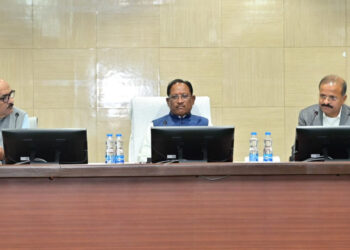 मुख्यमंत्री श्री विष्णु देव साय बस्तर अंचल के समग्र विकास पर केंद्रित ले रहे हैं उच्च स्तरीय समीक्षा बैठक