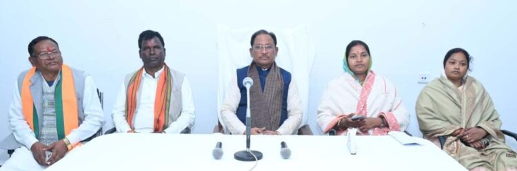 सरकार की योजनाओं का लाभ समाज के अंतिम व्यक्ति तक पहुंचाएं: मुख्यमंत्री श्री विष्णु देव साय