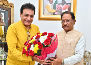 मुख्यमंत्री श्री विष्णुदेव साय से सुप्रसिद्ध अभिनेता श्री नीतिश भारद्वाज ने की सौजन्य मुलाकात