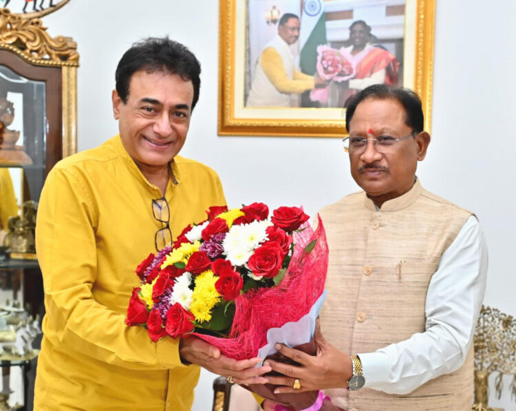 मुख्यमंत्री श्री विष्णुदेव साय से सुप्रसिद्ध अभिनेता श्री नीतिश भारद्वाज ने की सौजन्य मुलाकात