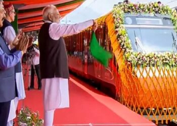 आज से वंदे भारत में स्लीपर क्लास की सुविधा शुरू। जानिए वंदे भारत ट्रेन की खासियत।