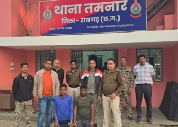 Raigarh news: महिला पुलिसकर्मी को दी मारने की धमकी। आरोपियों को रायगढ़ पुलिस ने किया गिरफ्तार।