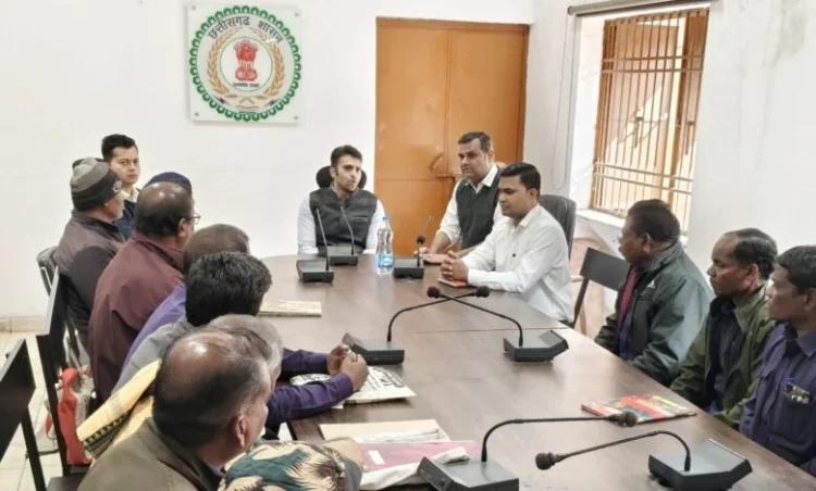 Raigarh news: रायगढ़ कलेक्टर श्री मयंक चतुर्वेदी कानून-व्यवस्था बनाए रखने के लिए आवश्यक दिशा-निर्देश दिए।