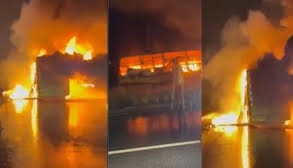 आंध्र प्रदेश में हुआ बड़ा हादसा। पैसेंजर बस और कंटेनर लॉरी में भीषण टक्कर।