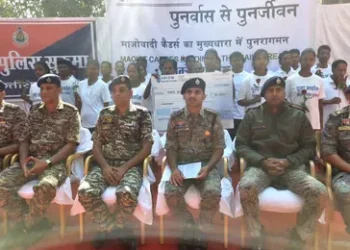 Chhatisgarh news: नक्सल विरोधी अभियान में मिली बड़ी सफलता। 7 महिला नक्सलियों ने किया आत्मसमर्पण।