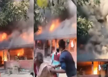 बांग्लादेश में आतंक बढ़ता ही जा रहा है। एक हिंदू परिवार के घर को आग लगा कर जला दिया।