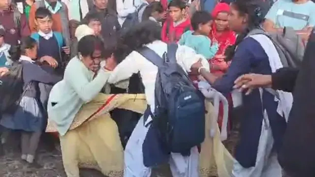 Chhatisgarh news: एक चौंकाने वाली घटना सामने आई। महिला ने स्कूली छात्रा के साथ खुलेआम की मारपीट। जानिए क्या है पूरा मामला