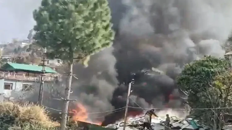 आर्मी कैंप में लगी भीषण आग। आग के लपेट में जला स्टोक का समान..