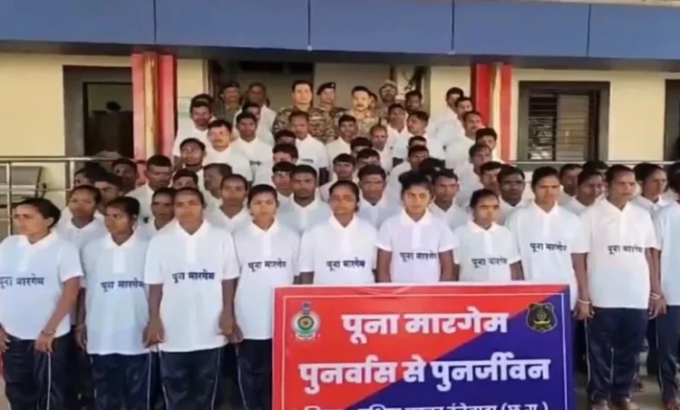 Chhatisgarh news: छत्तीसगढ के सुरक्षाबलों को मिली बड़ी सफलता दंतेवाड़ा जिले में 63 नक्सलियों ने किया आत्मसमर्पण